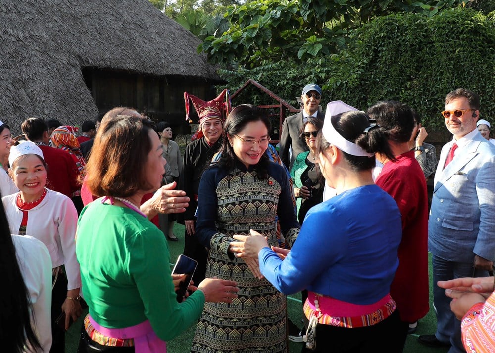 Goście zagraniczni chętnie poznają kulturę wietnamskich grup etnicznych – zdjęcie 3