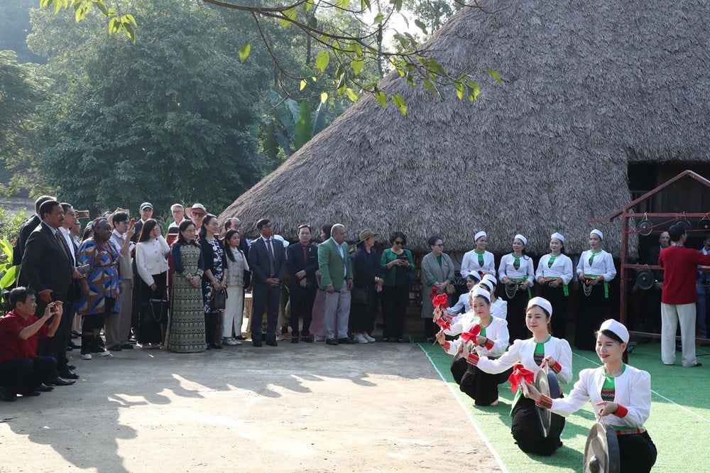 Goście zagraniczni chętnie poznają kulturę wietnamskich grup etnicznych – zdjęcie 6