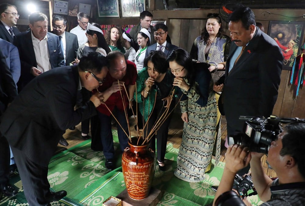 Goście zagraniczni chętnie poznają kulturę wietnamskich grup etnicznych – zdjęcie 10