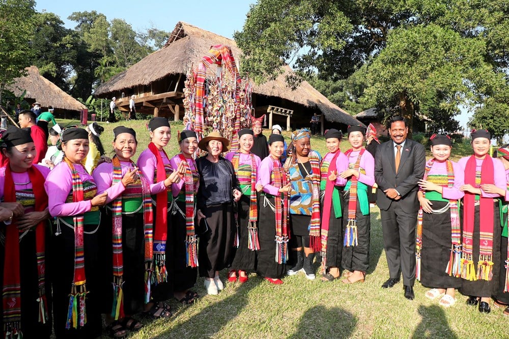 Goście zagraniczni chętnie poznają kulturę wietnamskich grup etnicznych – zdjęcie 12