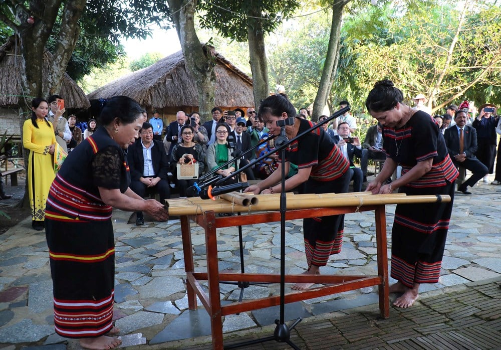 Goście zagraniczni chętnie poznają kulturę wietnamskich grup etnicznych – zdjęcie 15