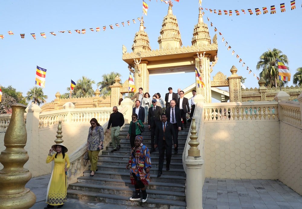 Goście zagraniczni chętnie poznają kulturę wietnamskich grup etnicznych – zdjęcie 18