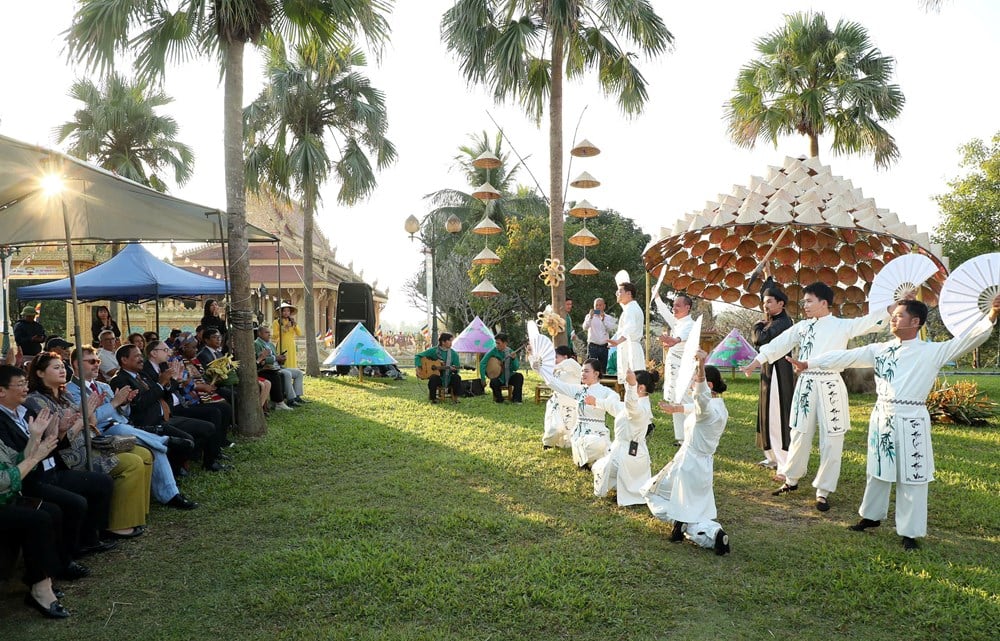 Goście zagraniczni chętnie poznają kulturę wietnamskich grup etnicznych – zdjęcie 20