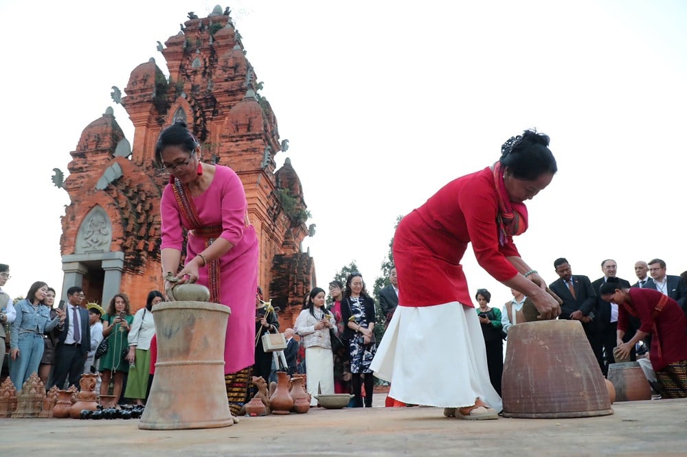 Goście zagraniczni chętnie poznają kulturę wietnamskich grup etnicznych – zdjęcie 23