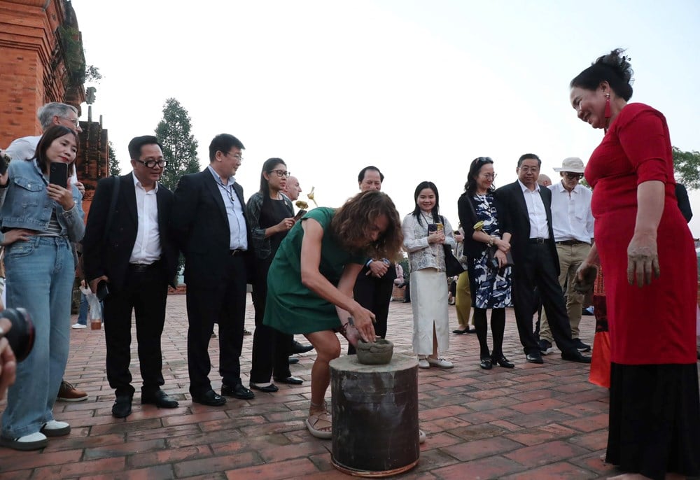 Goście zagraniczni chętnie poznają kulturę wietnamskich grup etnicznych – zdjęcie 24