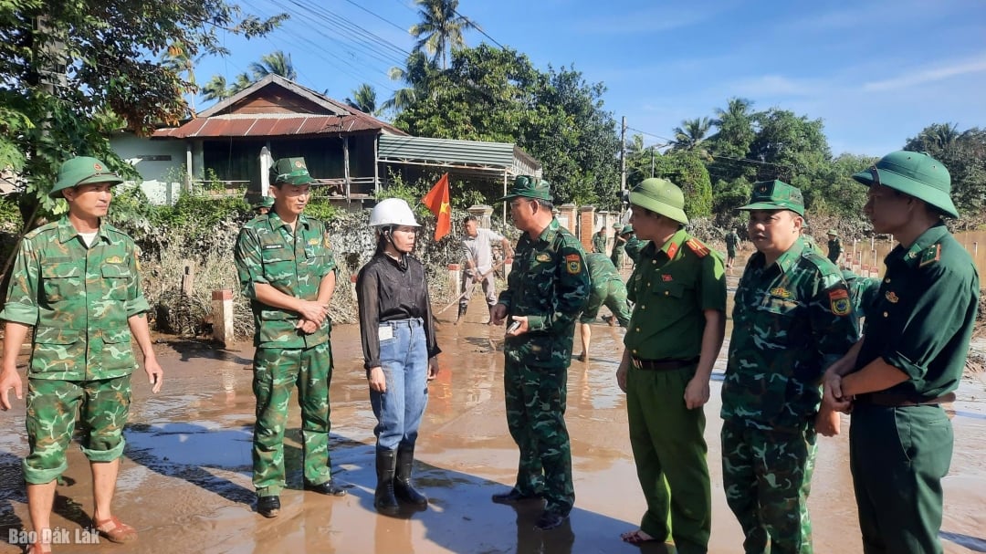 מנהיגי פיקוד משמר הגבול ומנהיגי קהילת בואון דון החליפו מידע ודיווחו על מצב ההתגברות על ההשלכות שלאחר השיטפון.