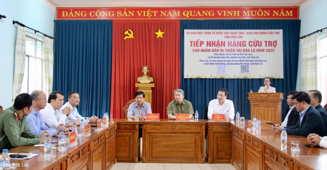 Các đại biểu tham dự chương trình.