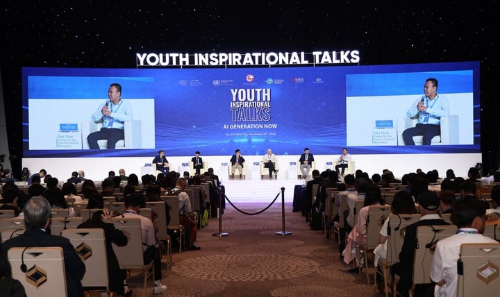 The 2025 Autumn Economic Forum organized by the Ho Chi Minh City People's Committee. (Photo: Dai Viet)