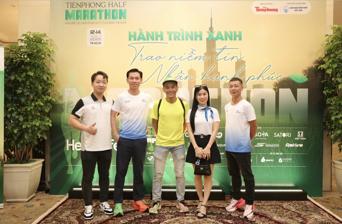 2.000 vận động viên tham dự Tiền Phong half marathon 2025 - Ảnh 3.