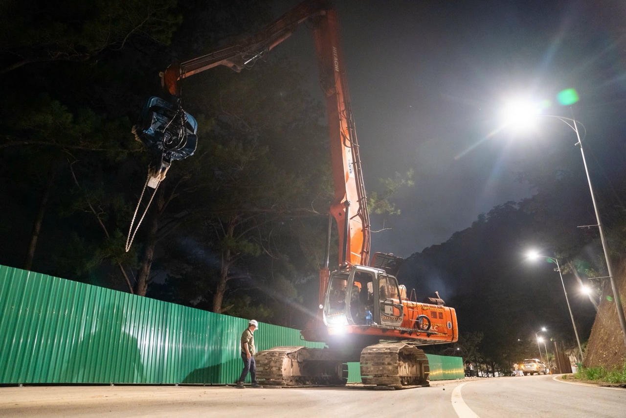 Overnight work to handle landslides on Prenn Pass