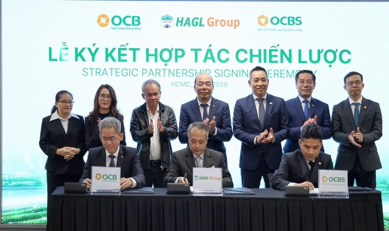 OCB، OCBS و Hoang Anh Gia Lai یک توافقنامه همکاری استراتژیک امضا کردند - عکس 1. OCB, OCBS và Hoàng Anh Gia Lai ký kết hợp tác chiến lược- Ảnh 1.