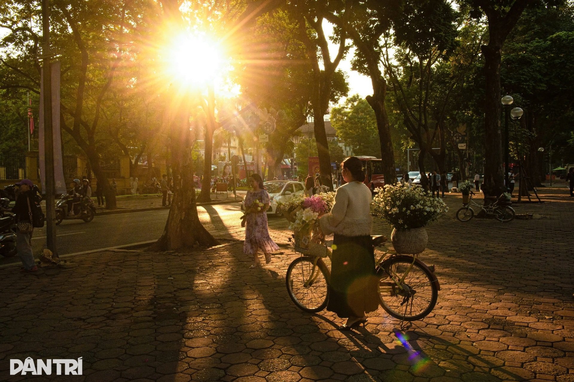 Der goldene Sonnenschein ergoss sich wie Honig in den Sonnenuntergang der ersten Wintertage in Hanoi - 1