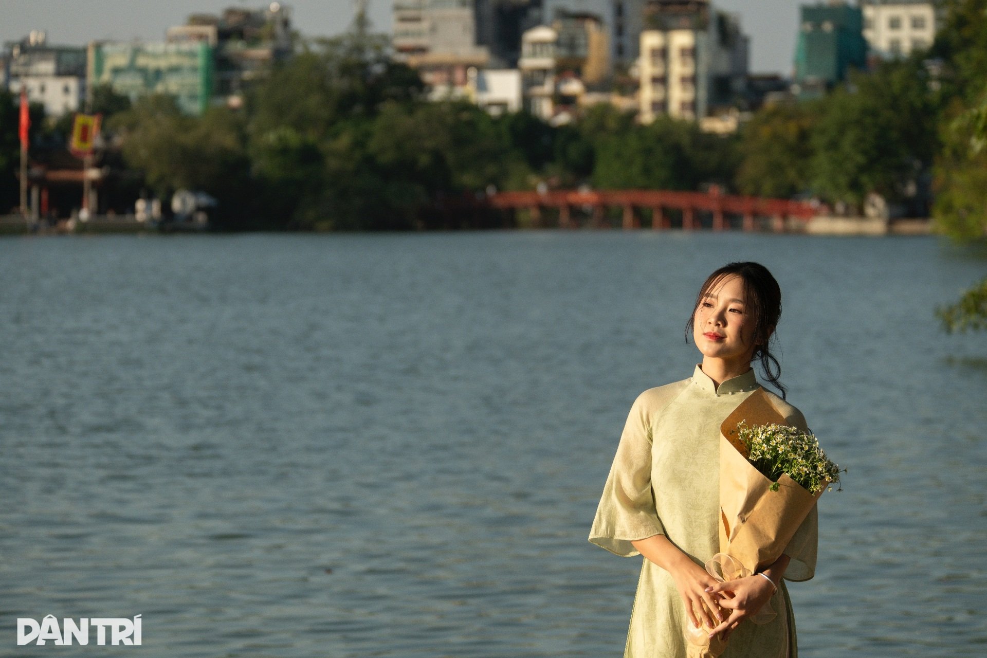 Der goldene Sonnenschein ergoss sich wie Honig in den Sonnenuntergang der ersten Wintertage in Hanoi - 3