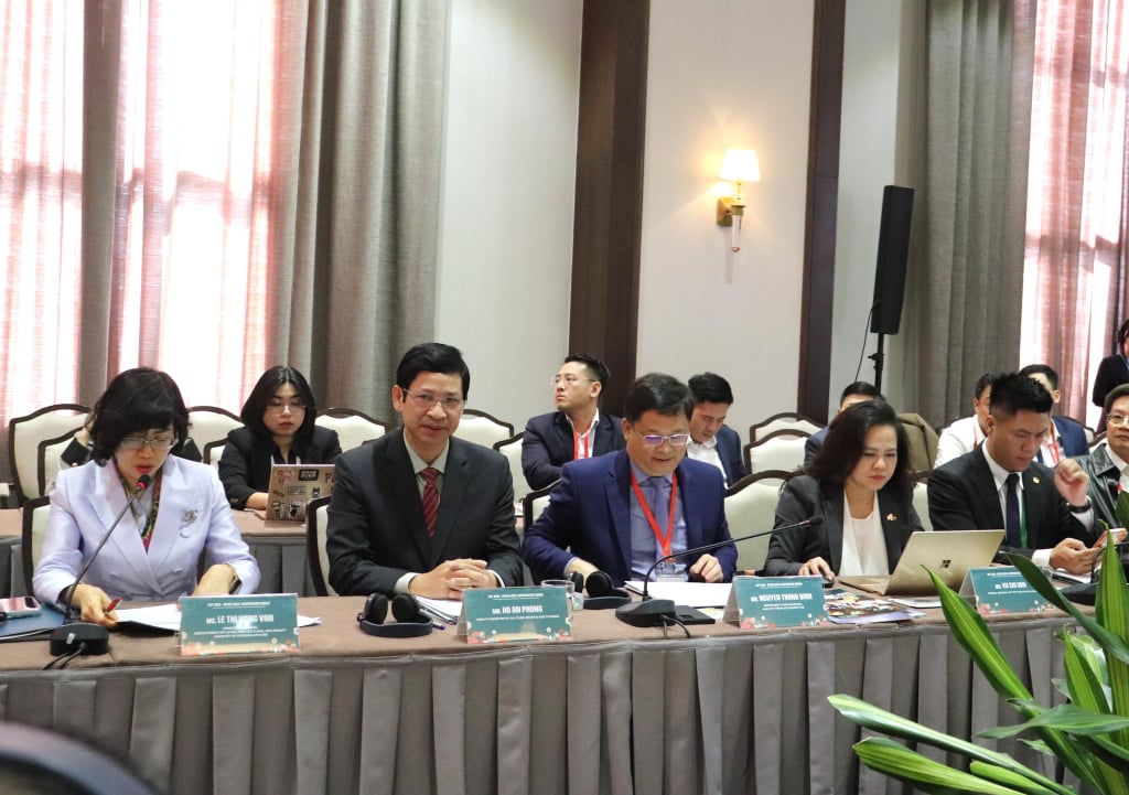 Die vietnamesische Delegation erörterte in der zweiten Sitzung die Zusammenarbeit zwischen Vietnam und Japan in den Bereichen Kultur, Tourismus und zwischenmenschlicher Austausch.