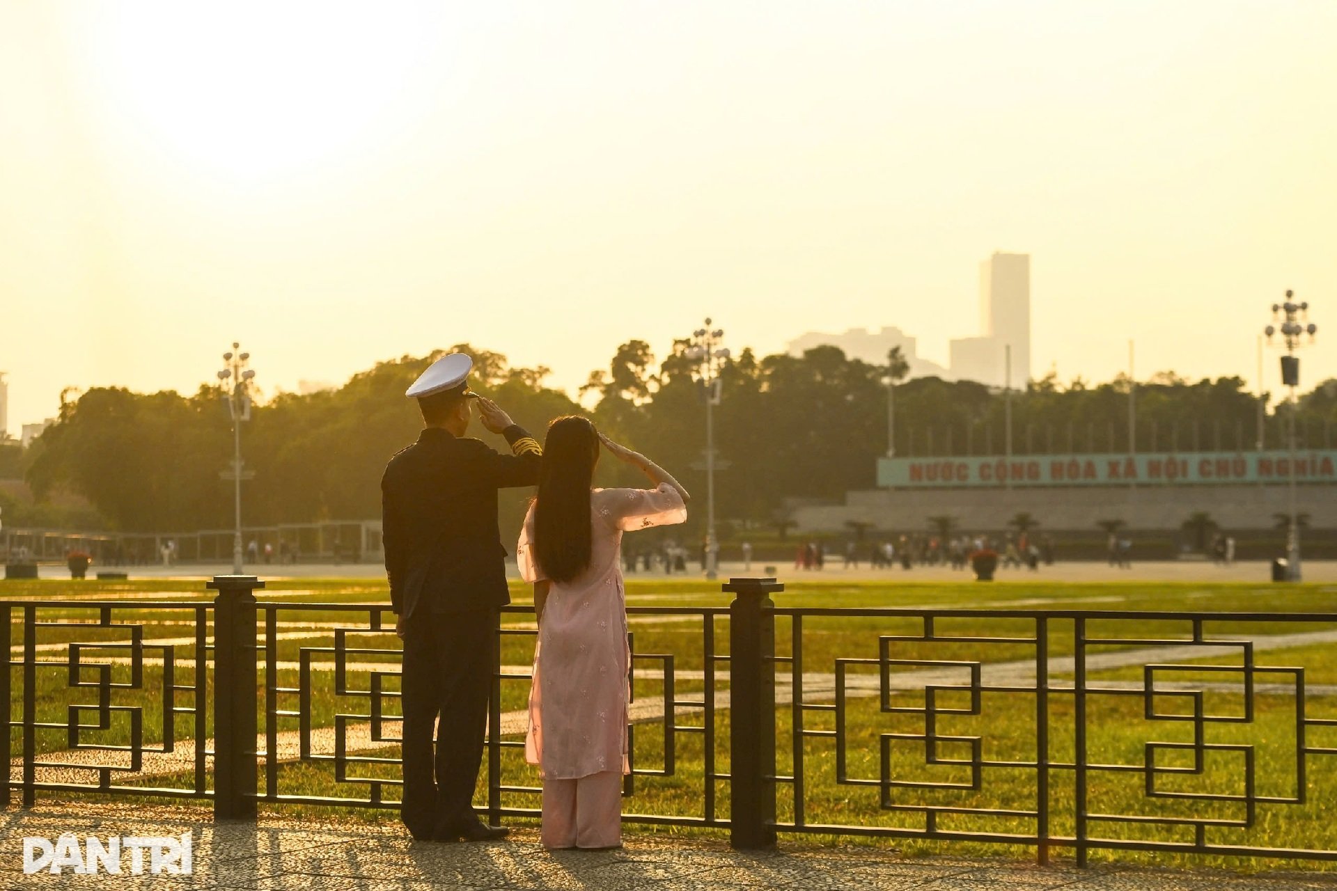 Der goldene Sonnenschein ergoss sich wie Honig im Sonnenuntergang der ersten Wintertage in Hanoi - 5
