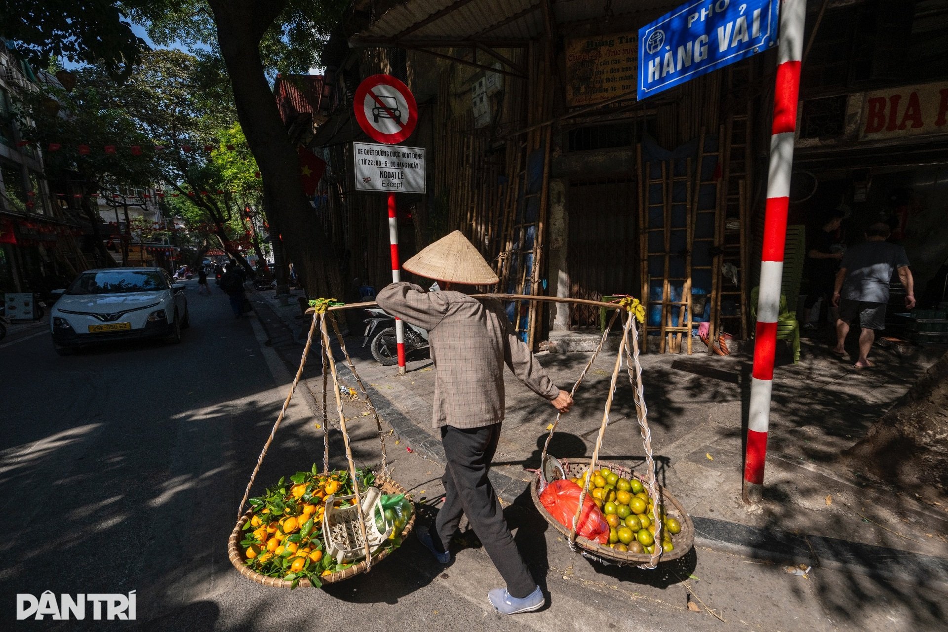 Der goldene Sonnenschein ergoss sich wie Honig in den Sonnenuntergang der ersten Wintertage in Hanoi - 6