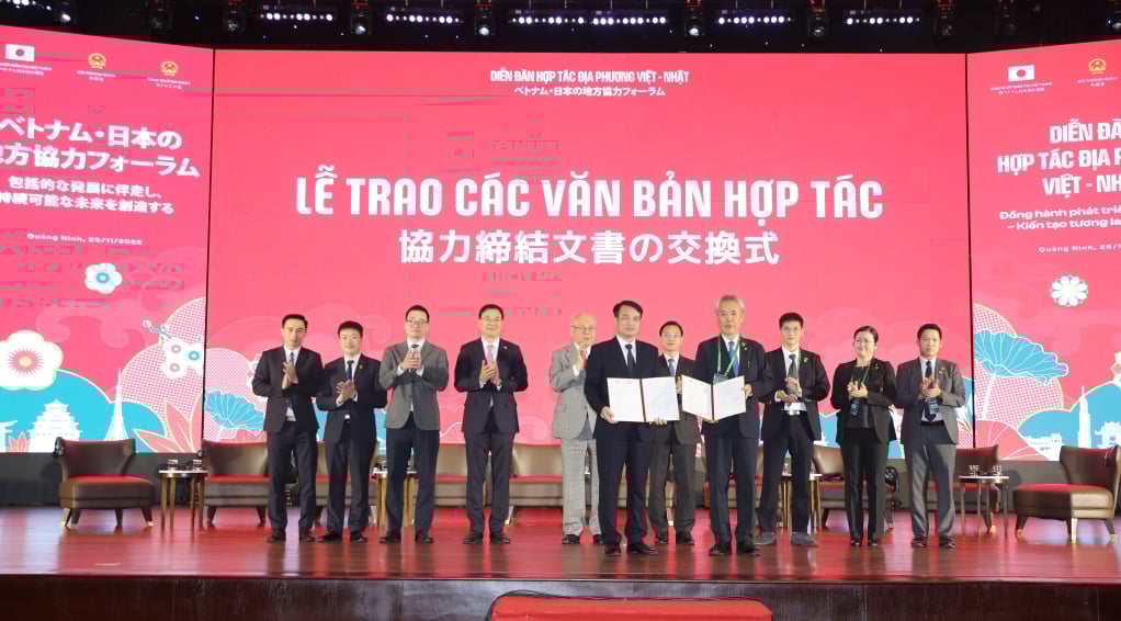 Vietnamesische und japanische Ortschaften, Unternehmen, Behörden und Einheiten tauschten Kooperationsdokumente aus.