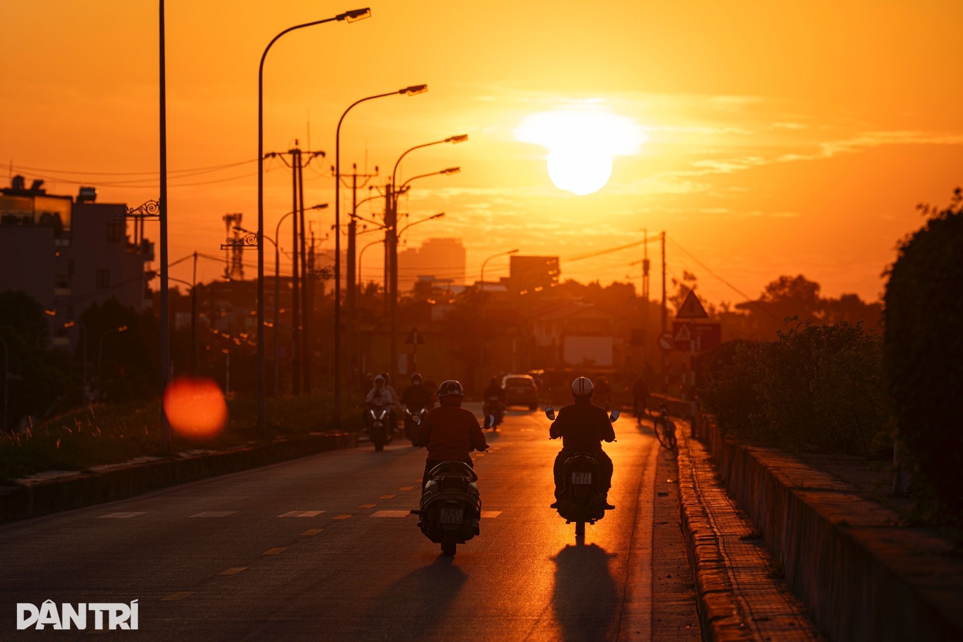 Der goldene Sonnenschein ergoss sich wie Honig in den Sonnenuntergang der ersten Wintertage in Hanoi - 9
