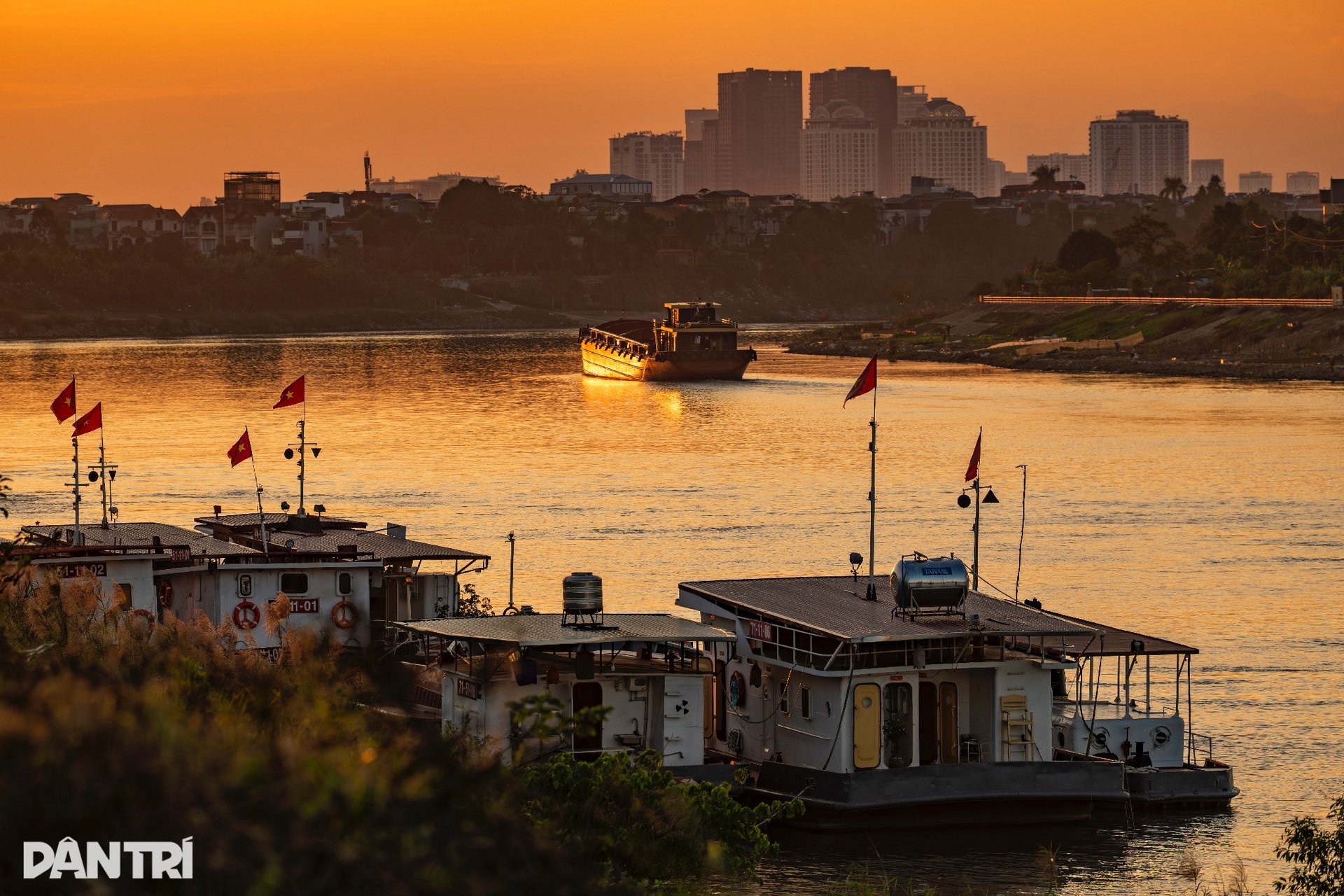 Der goldene Sonnenschein ergoss sich wie Honig in den Sonnenuntergang der ersten Wintertage in Hanoi - 10