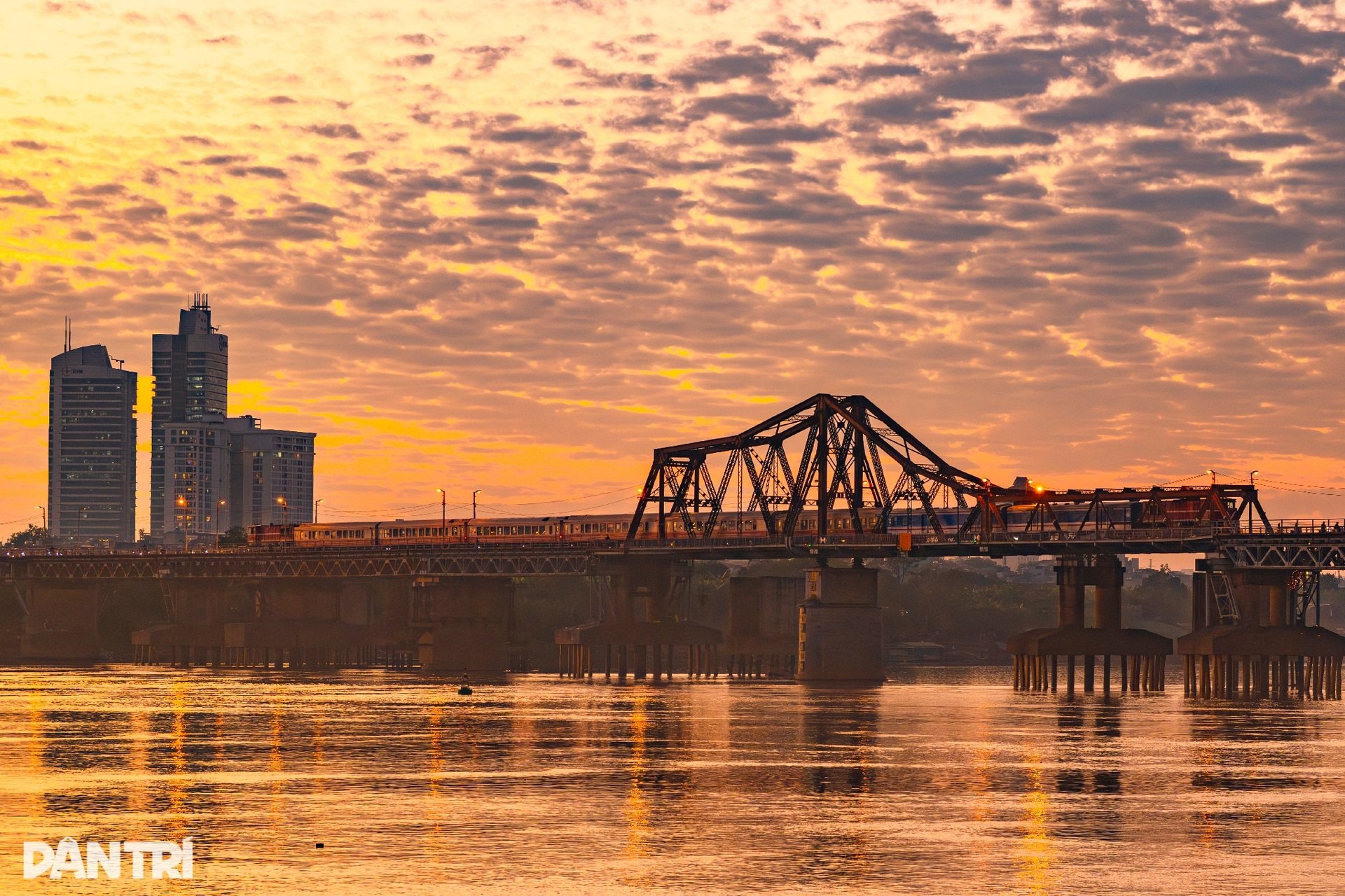 Der goldene Sonnenschein ergoss sich wie Honig in den Sonnenuntergang der ersten Wintertage in Hanoi - 13
