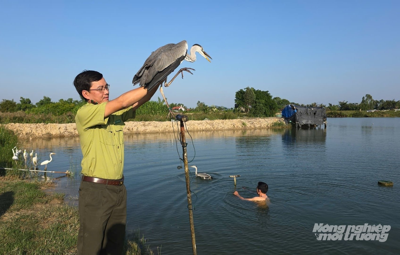 Pihak berkuasa menyelamatkan banyak burung liar di wilayah Thanh Hoa. Foto: Tu Thanh.