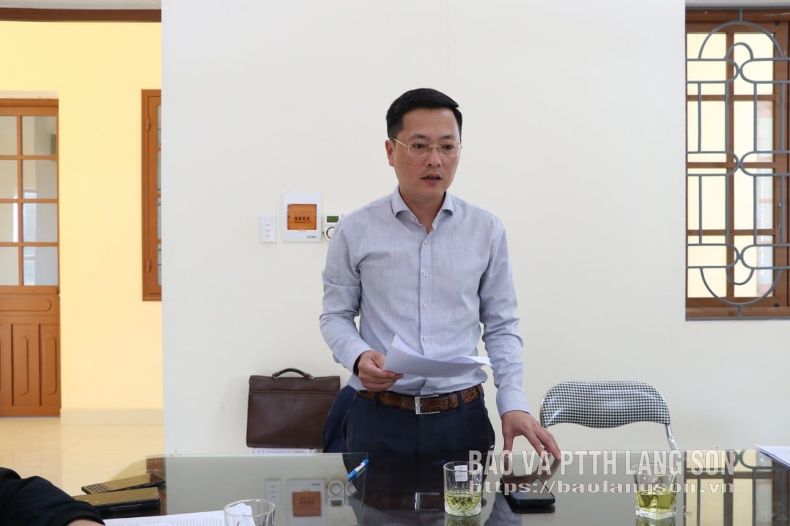 Ledaren för Huu Lien kommuns folkkommitté talade vid inspektionsmötet