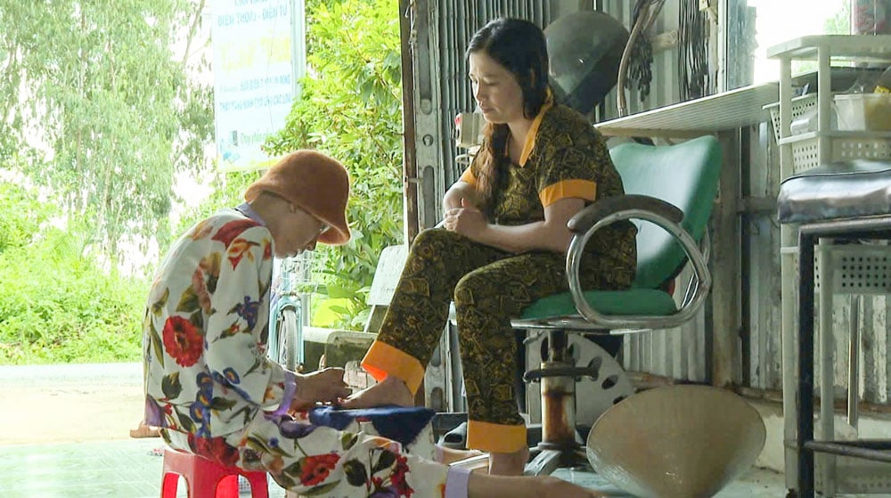 Chị Hải có nghề làm tóc và chăm sóc sắc đẹp cho mọi người, với chị đây là một nghề vô cùng ý nghĩa.