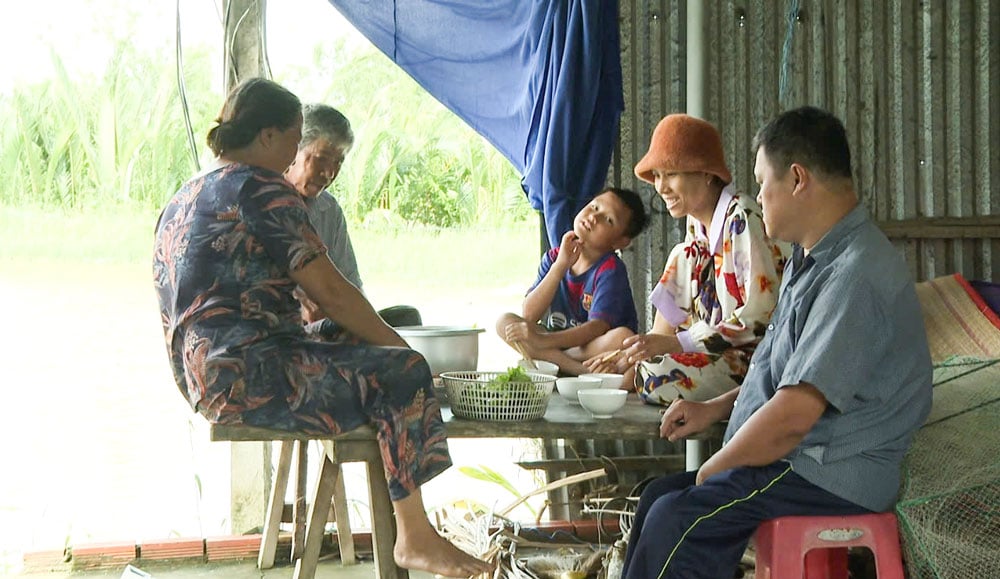 Hạnh phúc đôi khi chỉ đơn giản là bữa cơm đạm bạc.