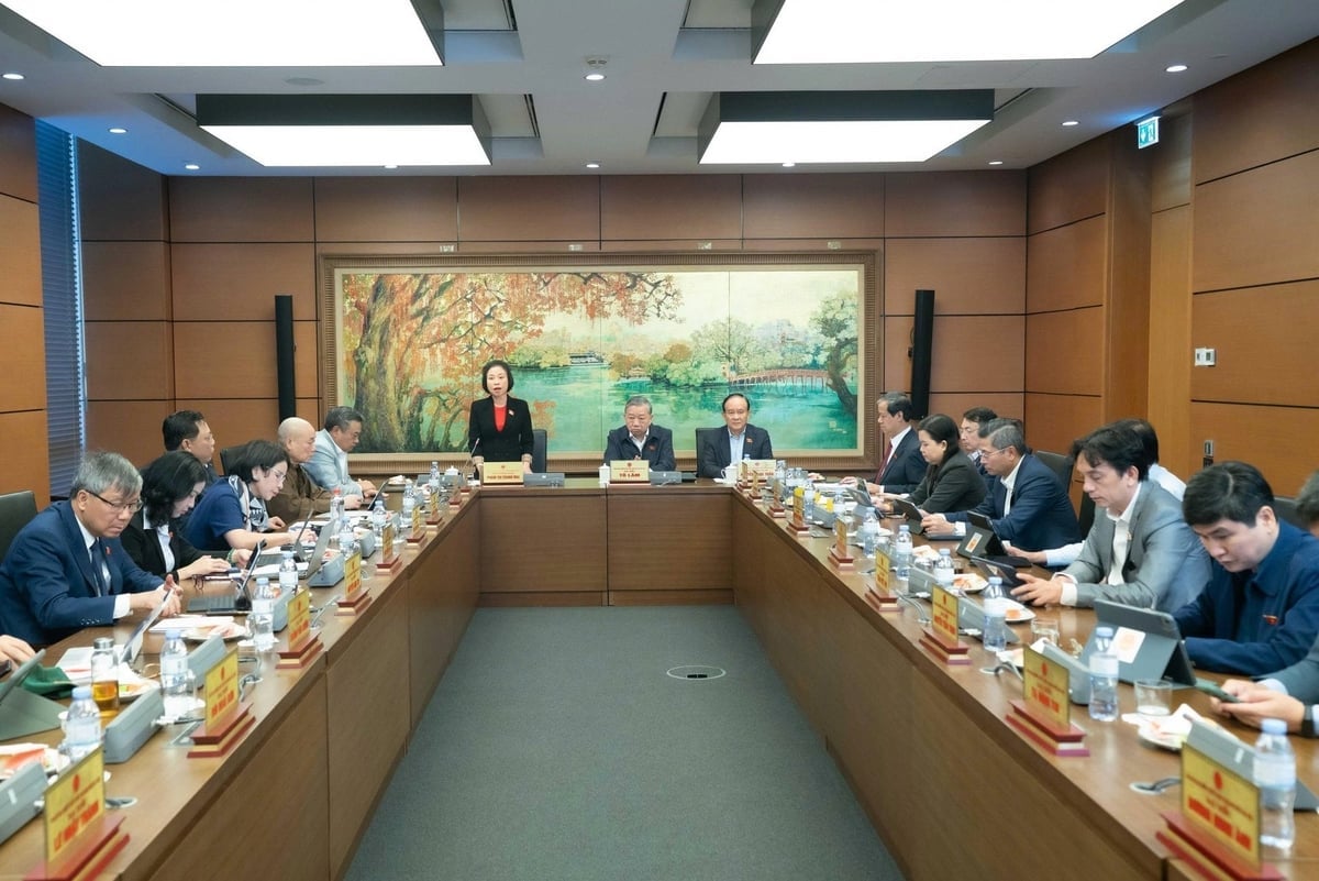 Quang cảnh phiên thảo luận tại Tổ 1 - Đoàn ĐBQH thành phố Hà Nội sáng 25/11. Ảnh: Quochoi.vn