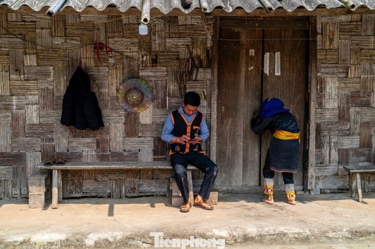 ชนเผ่าดาว ทานห์ ฟาน ในชุดพื้นเมือง