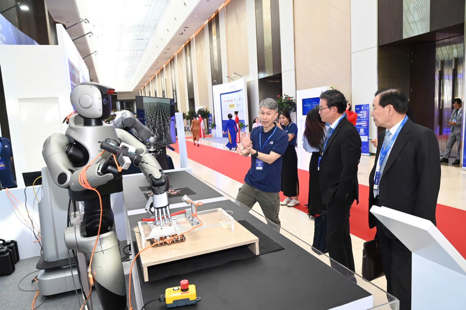 ছবির ক্যাপশন