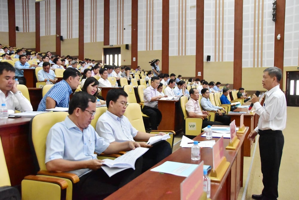 Η Αναπληρώτρια Διευθύντρια του Υπουργείου Γεωργίας και Περιβάλλοντος - Nguyen Van Kha μίλησε στο εργαστήριο.