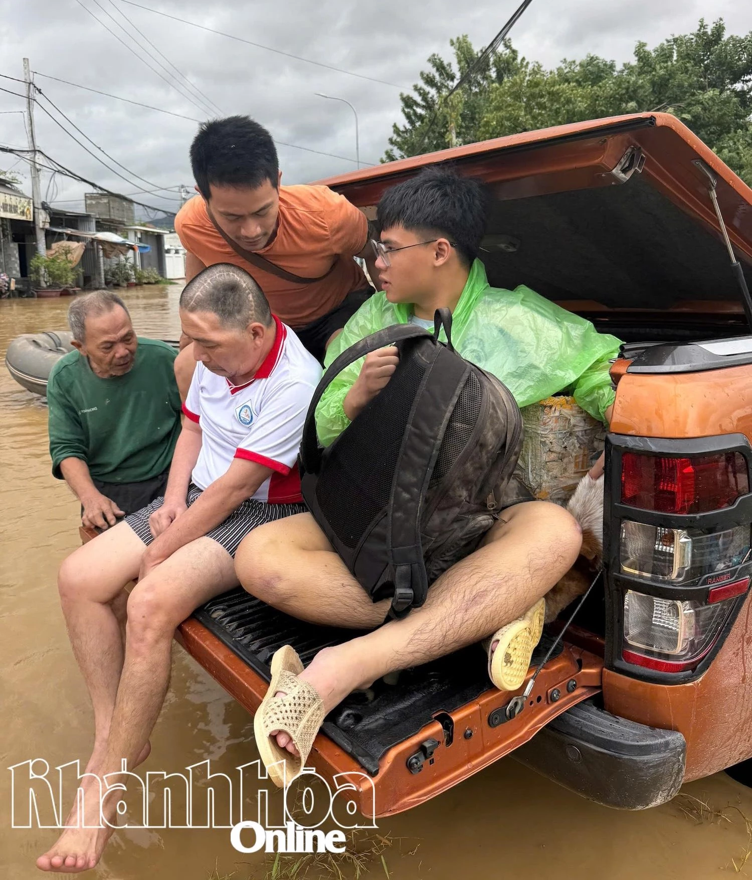 최근 홍수 당시 PNF 클럽은 홍수 지역에 갇힌 많은 사람들을 구조하여 안전한 곳으로 데려왔습니다.