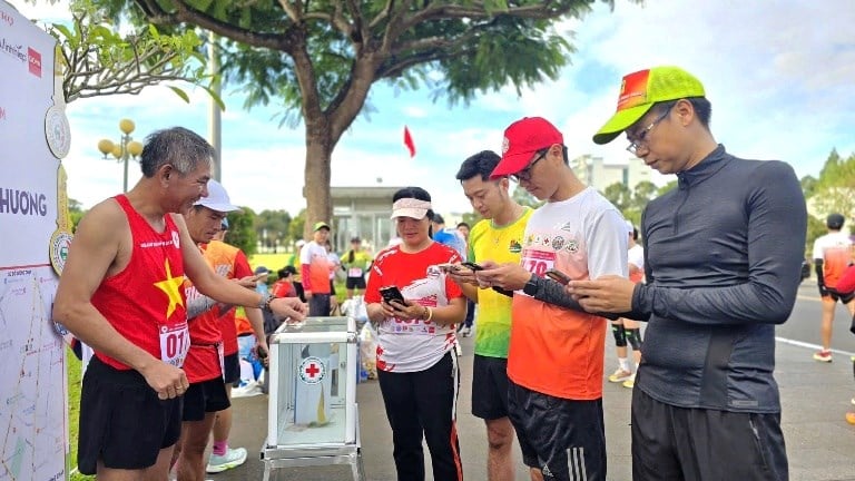 جیا لای: بیش از ۱۰۰ دونده در مسابقه دو «پیوند عشق» شرکت می‌کنند - عکس ۴