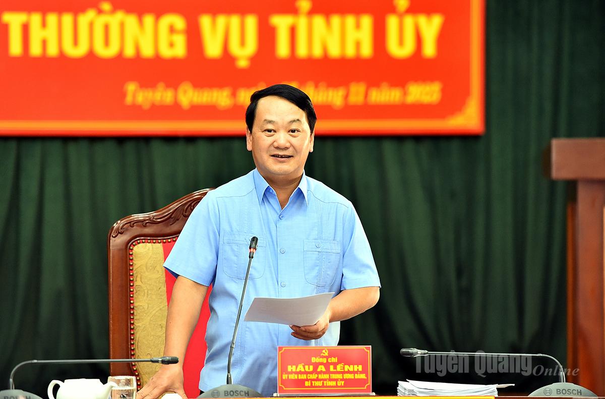 На конференції виступив секретар провінційної партії Хау А Лень.