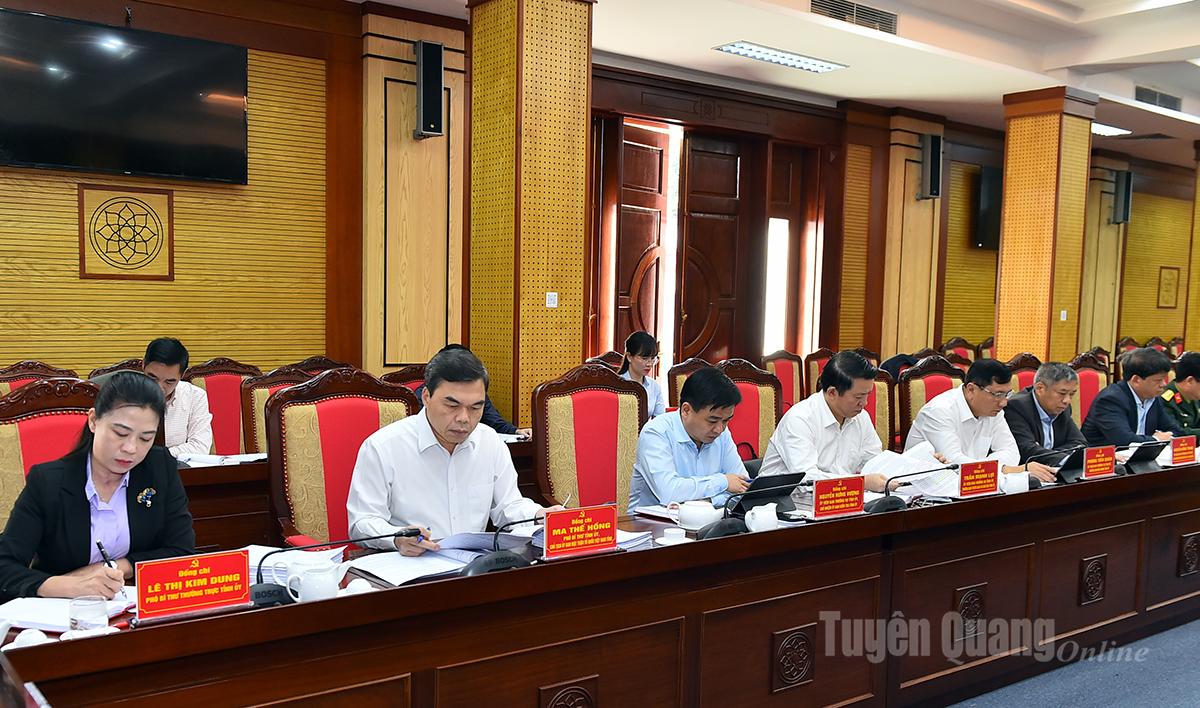 Постійні члени обласного партійного комітету та делегати, присутні на конференції.