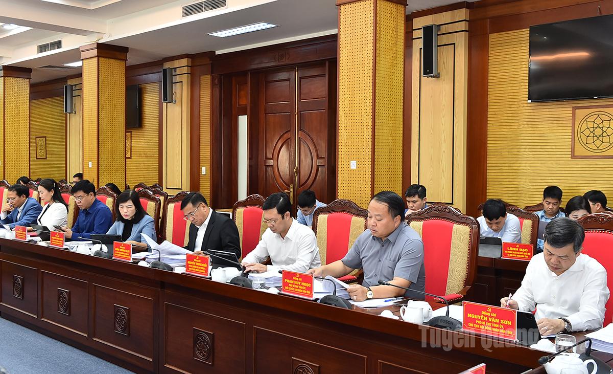 Постійні члени обласного партійного комітету та делегати, присутні на конференції.