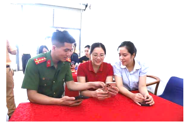 Hà Tĩnh: Hạ tầng công nghệ thông tin đồng bộ thúc đẩy phát triển kinh tế số và xã hội số - Ảnh 2.