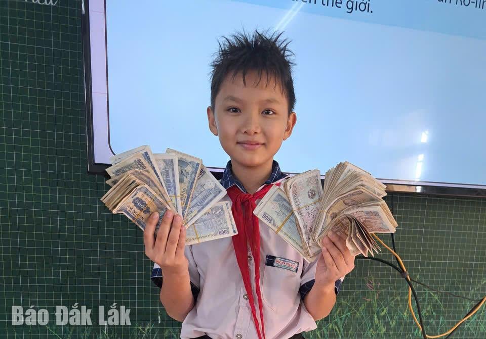 نغوين باو دات، الصف 5أ، مدرسة نغو جيا تو الابتدائية (جناح ثانه نهات)