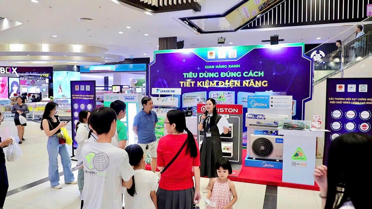 Experiencia visual en la Exposición de Equipos de Ahorro Energético y Transformación Verde 2025 – Vietnam.vn