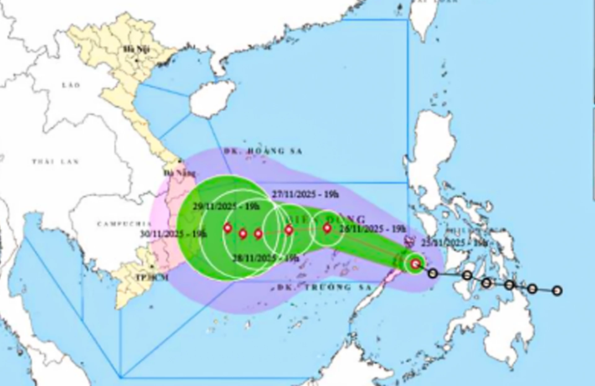 嵐の位置と予測方向。