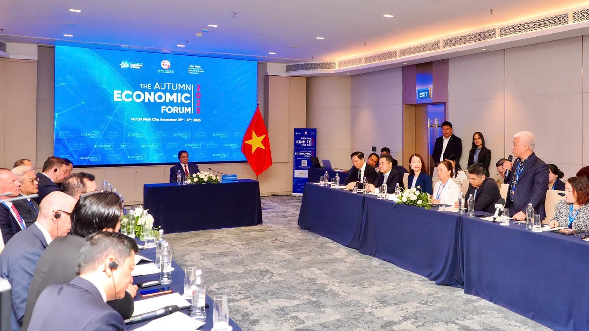 El Primer Ministro Pham Minh Chinh recibe a líderes de corporaciones internacionales y empresas del sector financiero. Foto: S.A.