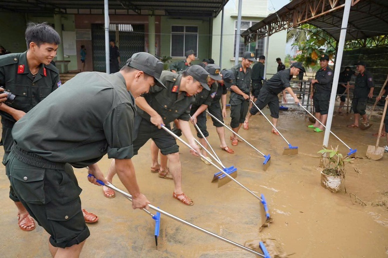 Правительство приняло Постановление о мерах по преодолению последствий стихийных бедствий и восстановлению производства в Центральном регионе - Фото 1. Chính phủ ban hành Nghị quyết về các giải pháp khắc phục hậu quả thiên tai, phục hồi sản xuất khu vực miền Trung- Ảnh 1.