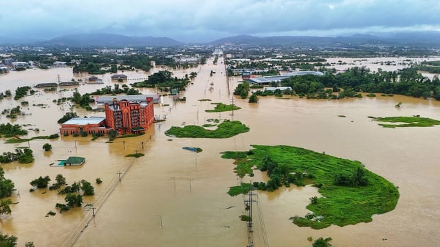 Korkunç seller 33. Güneydoğu Asya Oyunları'nı nasıl etkileyecek ve U.23 Vietnam Bangkok'a mı taşınacak? - Fotoğraf 1. Lũ lụt kinh hoàng ảnh hưởng gì đến SEA Games 33, U.23 Việt Nam chuyển về Bangkok?- Ảnh 1.