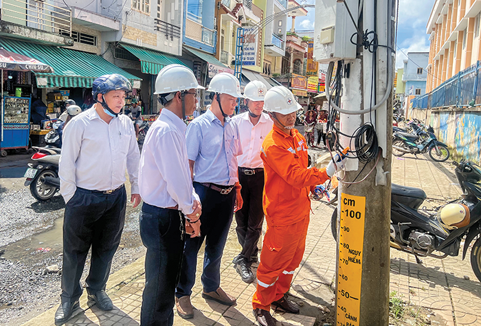 تعزيز التفتيش والدعاية لحماية ممر السلامة لشبكة الكهرباء ذات الجهد العالي