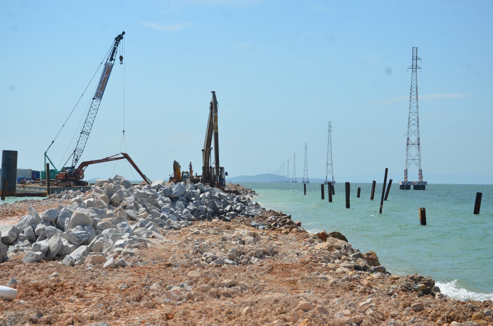 হা তিয়েন জেনারেল বন্দরের দিকে যাওয়ার রাস্তার প্রকল্পটি সম্পূর্ণরূপে ভিয়েতনামের সার্বভৌমত্বের উপর নির্ভরশীল।