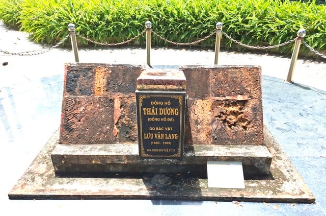 Đồng hồ đá độc nhất Việt Nam- Ảnh 1.