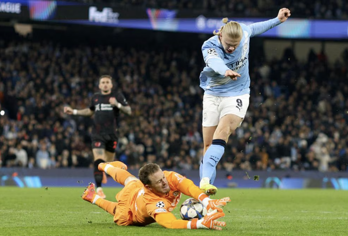 Man City tumbang dari Leverkusen, Pep Guardiola peroleh tonggak sejarah yang tak terlupakan - Foto 5.