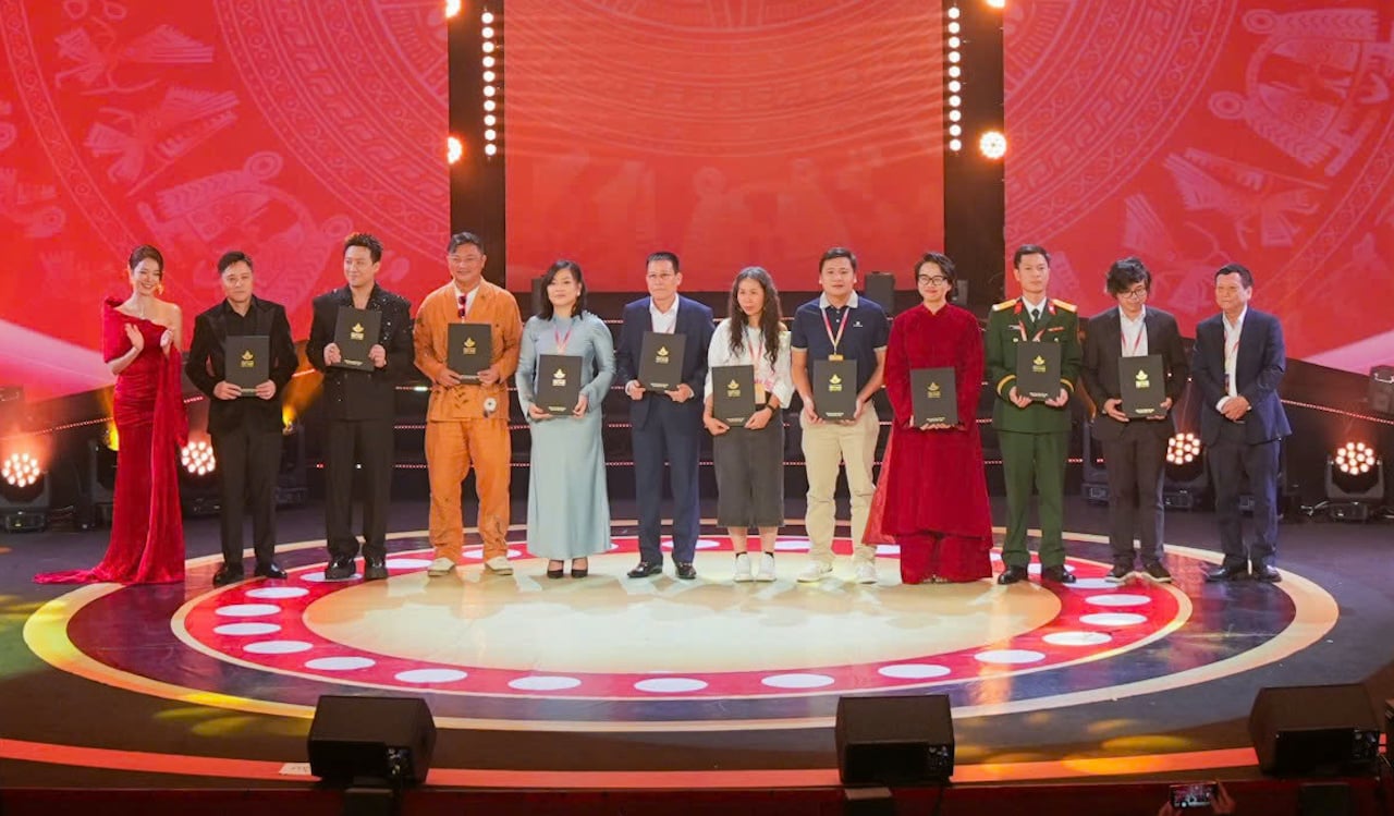 'রেড রেইন' ২৪তম ভিয়েতনাম চলচ্চিত্র উৎসবে বিশাল জয়লাভ করেছে - ছবি ৯।