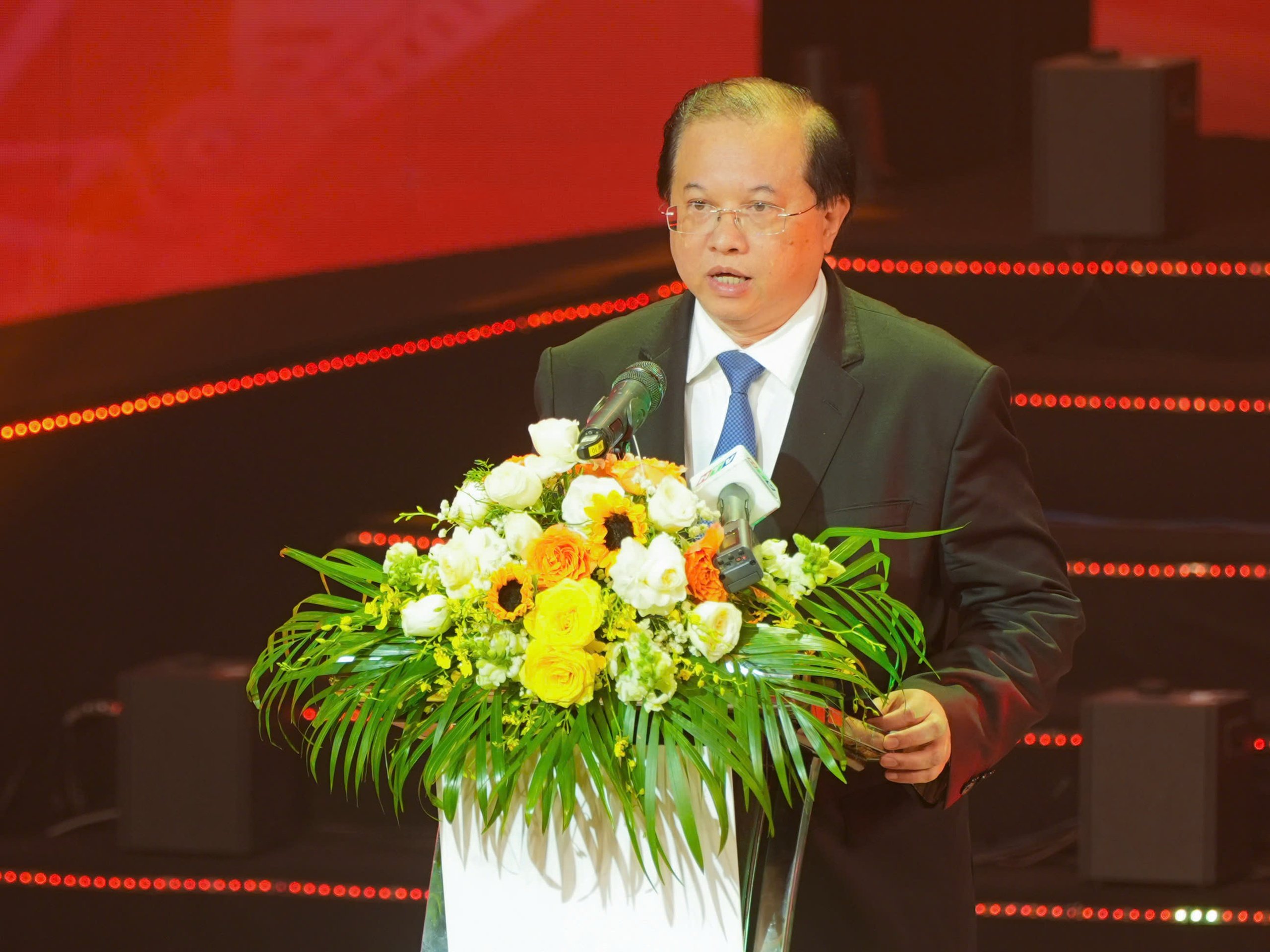 'রেড রেইন' ২৪তম ভিয়েতনাম চলচ্চিত্র উৎসবে বিশাল জয়লাভ করেছে - ছবি ১৫।